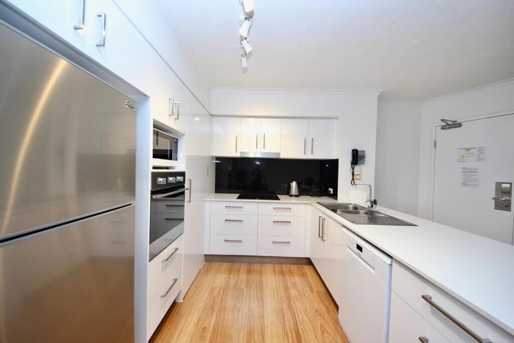 Diamond Broadbeach 115 *