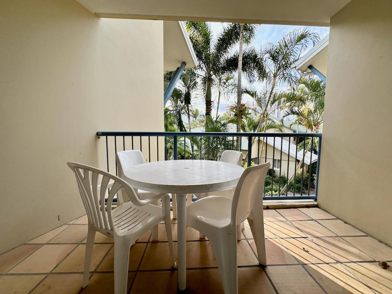 Diamond Broadbeach 115 *