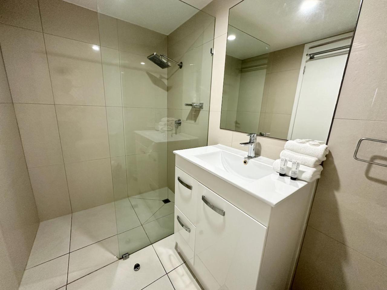 Diamond Broadbeach 115 Apartment *