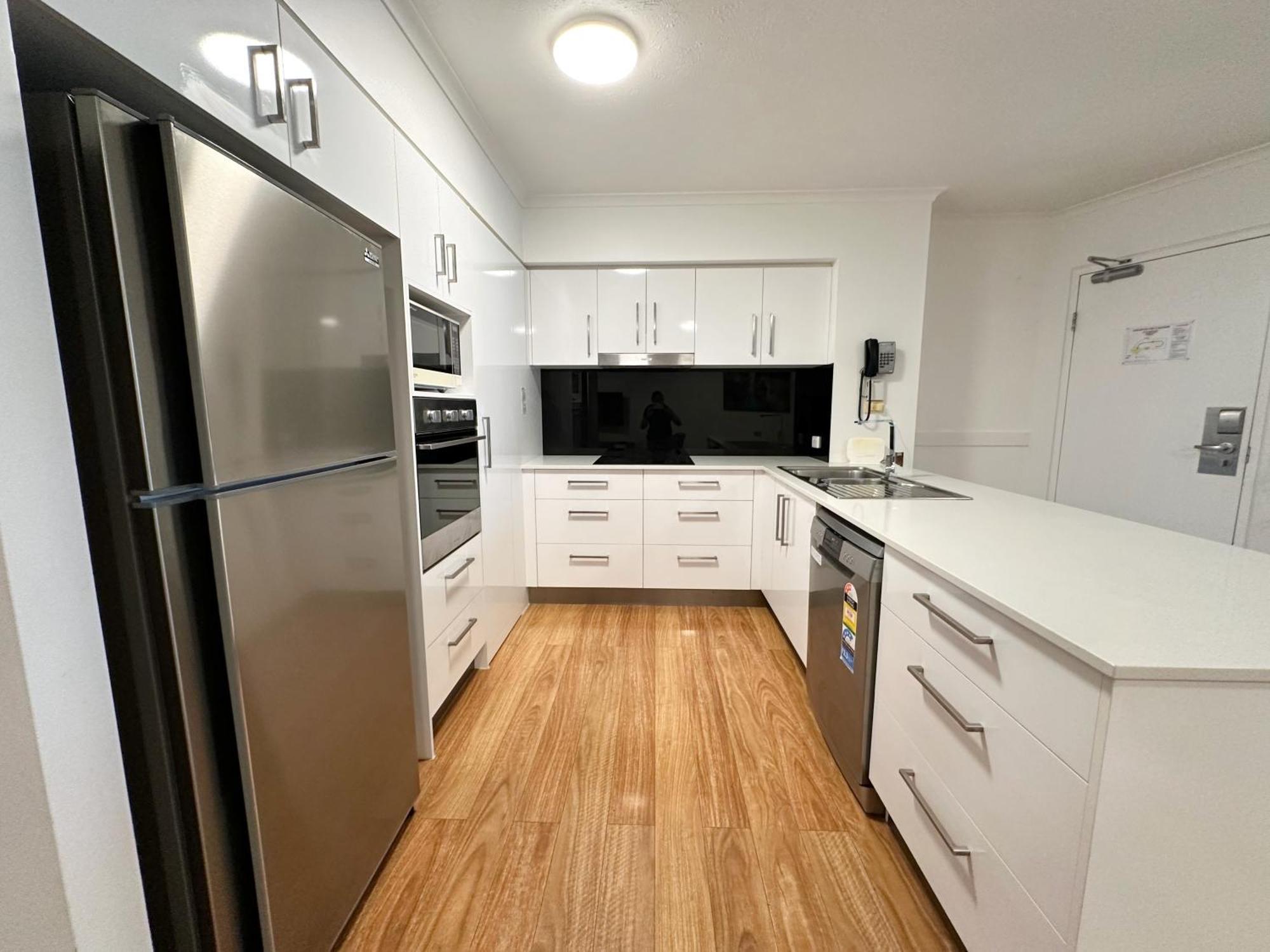 Diamond Broadbeach 115 Apartment Gold Coast