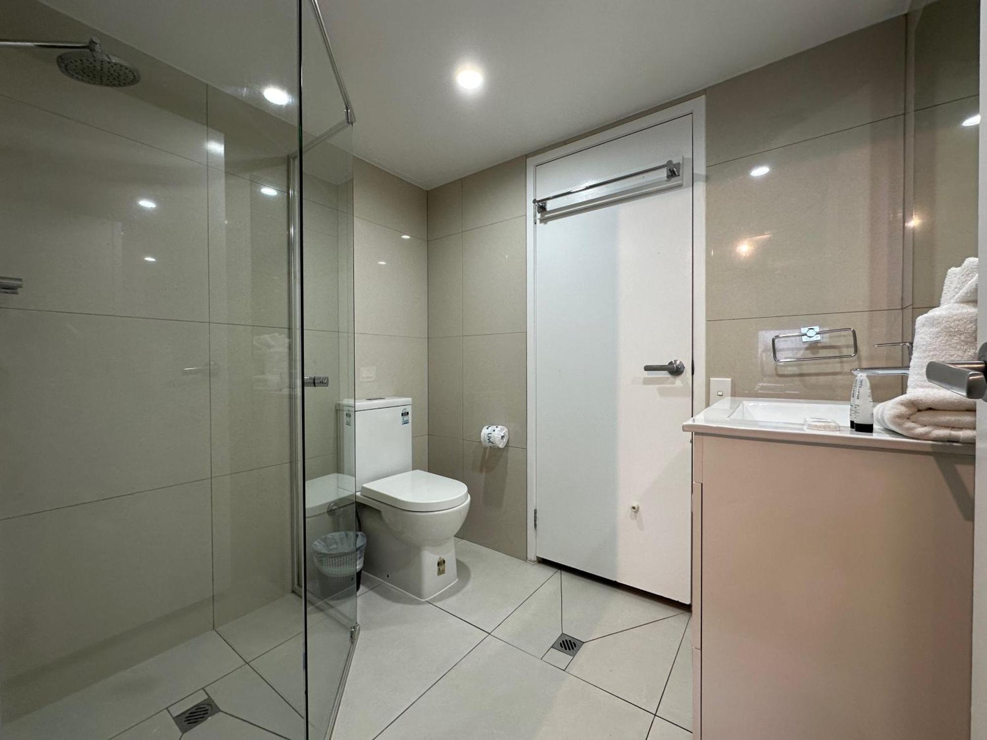 Diamond Broadbeach 115 *